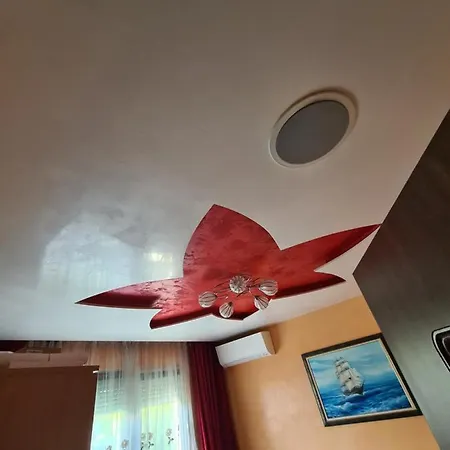Super Luxury Room For Two In The Center Of Burgas Homestay